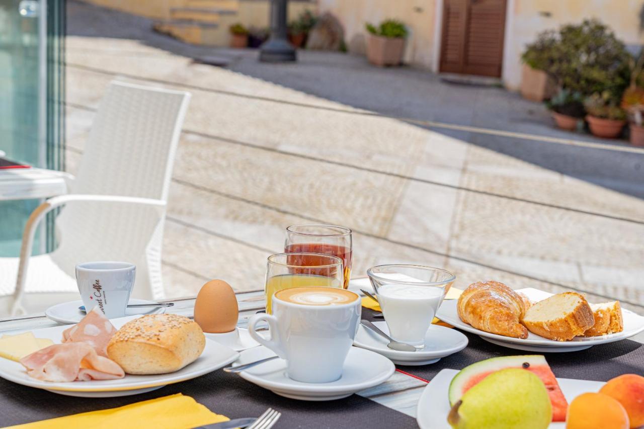 Hotel Marinaro Santa Teresa Gallura Exterior photo